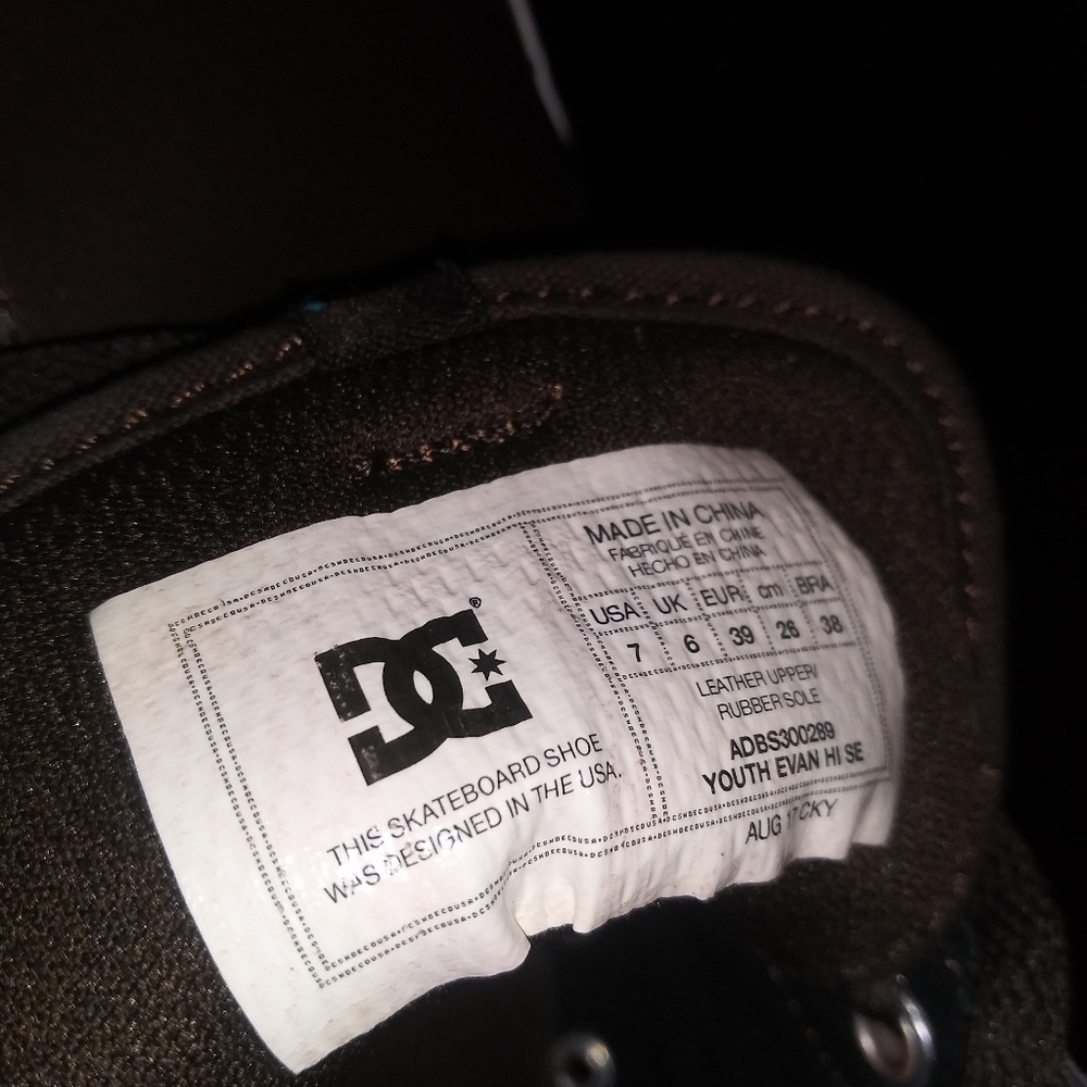 Shoes - Picture 7 of 9